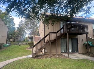 12 Saint Thomas Colony APT 7, Fox Lake, IL 60020