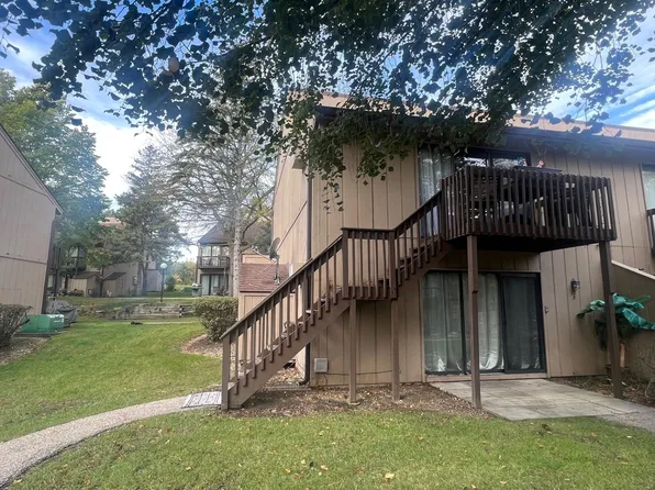 12 Saint Thomas Colony APT 7, Fox Lake, IL 60020