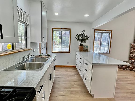 4th image of 696 Temple Ln