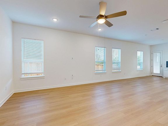 3rd image of 3944 Fulton Dr