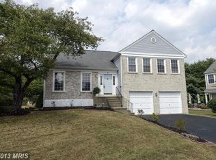 8 Brinks Ct, Sterling, VA 20165
