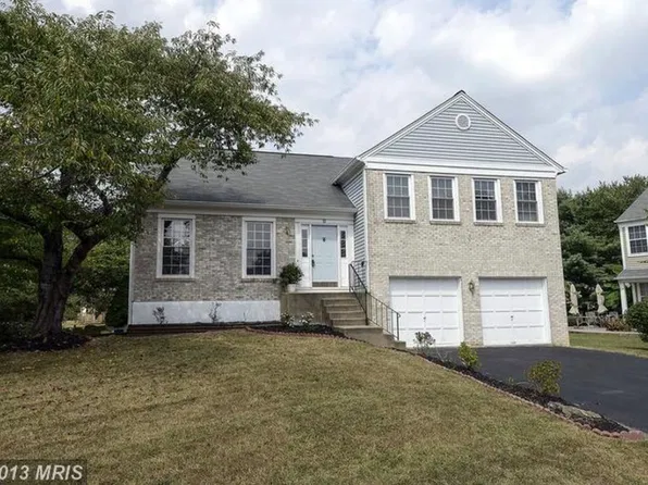 8 Brinks Ct, Sterling, VA 20165