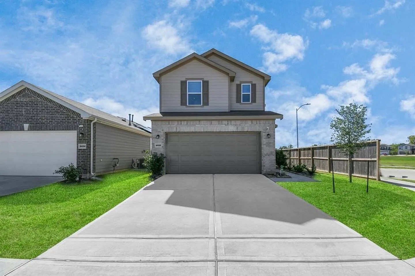 South Houston - Fully Furnished! - Move-in Ready! — Photo 1