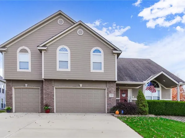 2329 SW Crown Dr, Lees Summit, MO 64082