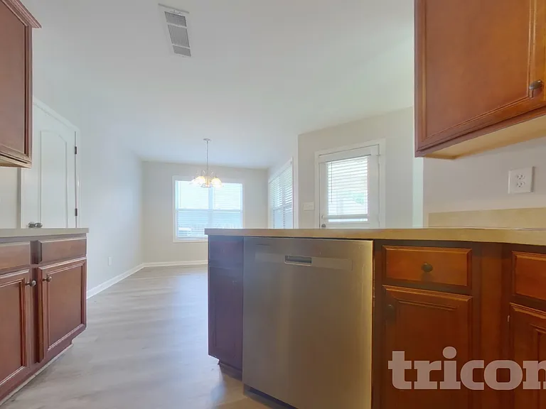 104 Logan Creek Ct — Photo 8