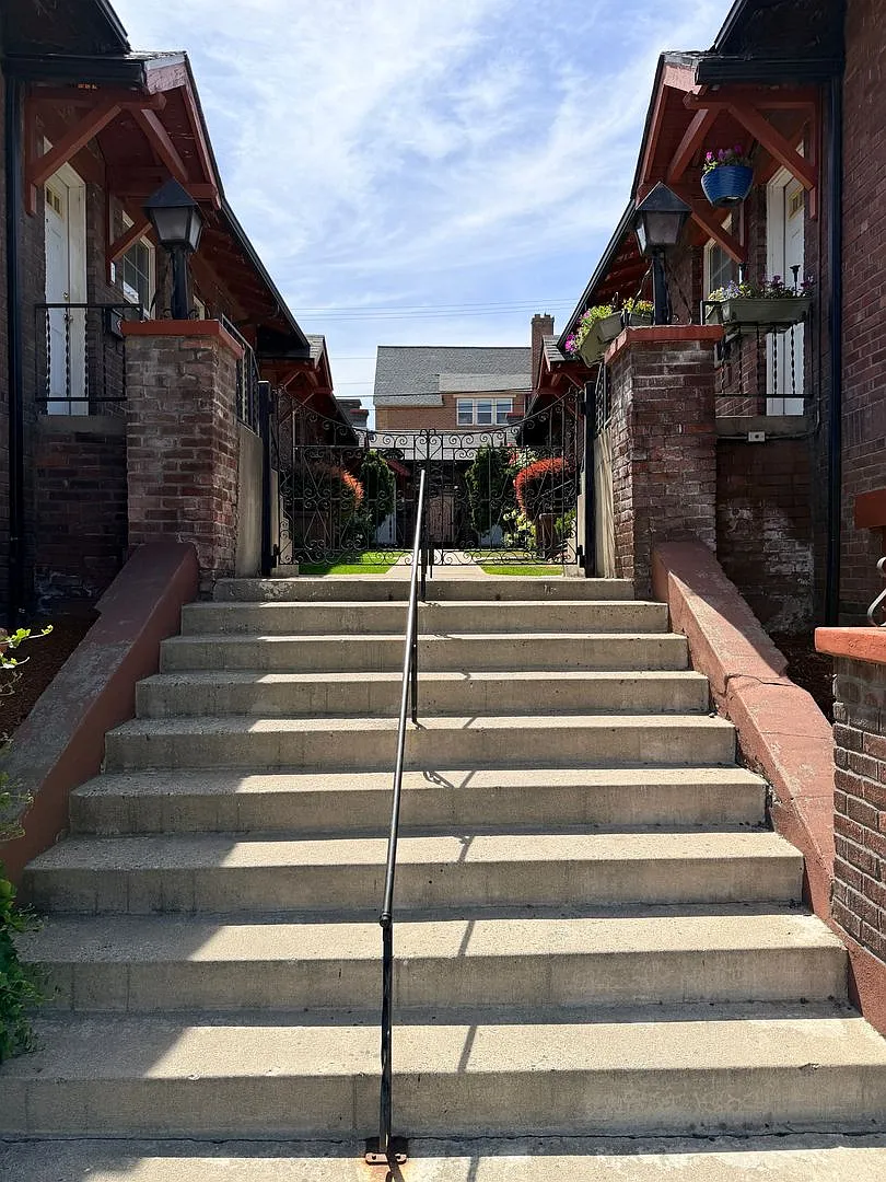 Mission Court Apartments -102 N Mission — Photo 4
