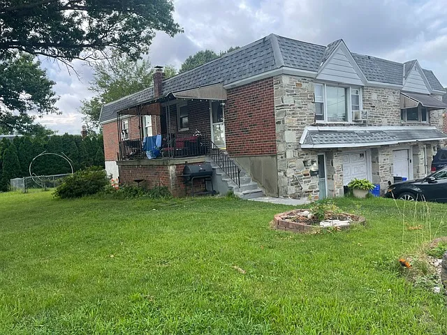 798 Cinnaminson St #TWIN HOUSE