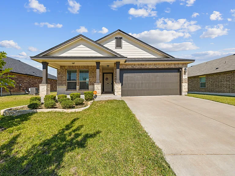8402 Pleasant Trail Dr — Photo 1
