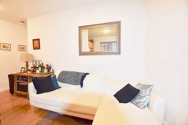 Rented by Bold New York | media 17