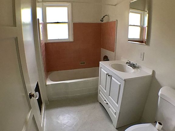 5th image of 3044 Lincoln Ave