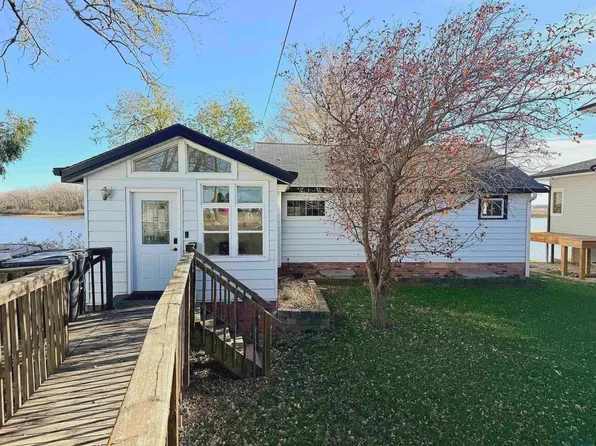 79 Northshore Dr, McCook Lake, SD 57049