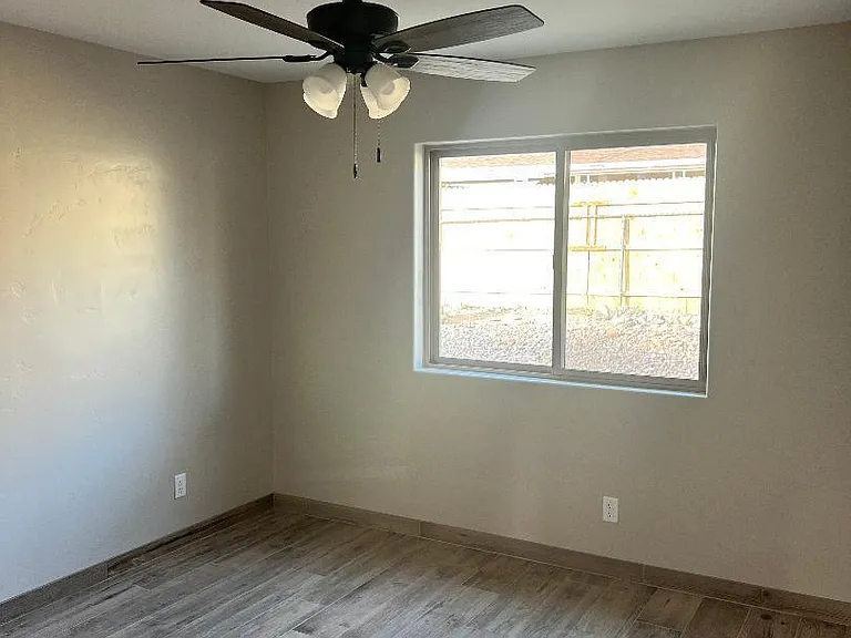 2425 Cloverlawn Dr #101 — Photo 11