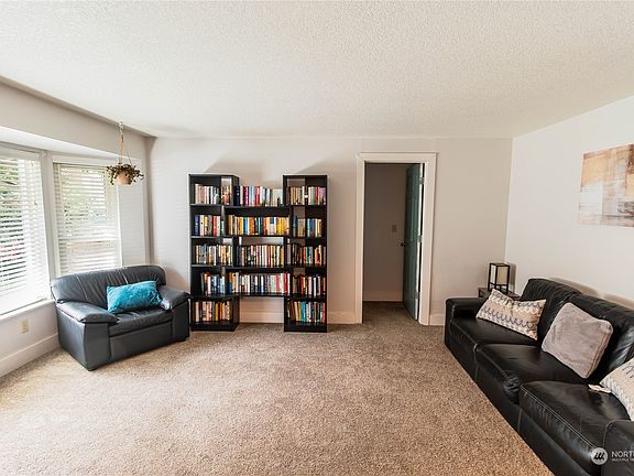3rd image of 9603 166th St E