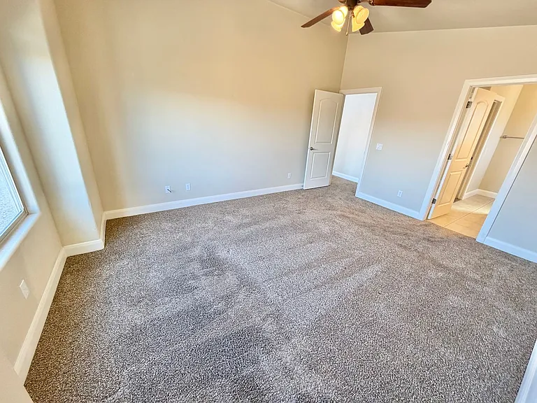 887 N Caddington Rd — Photo 21
