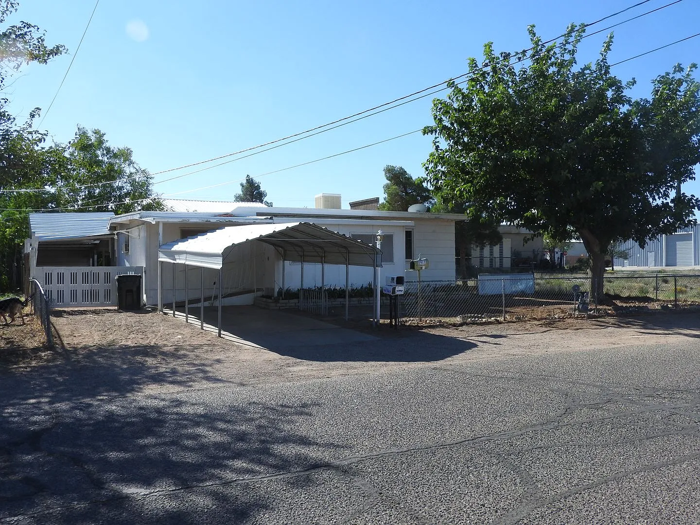 Charming 2 Bedroom Home with Sunroom, Fenced Yard & Storage Shed — Photo 2