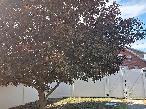 3rd image of 2600 Kutztown Rd