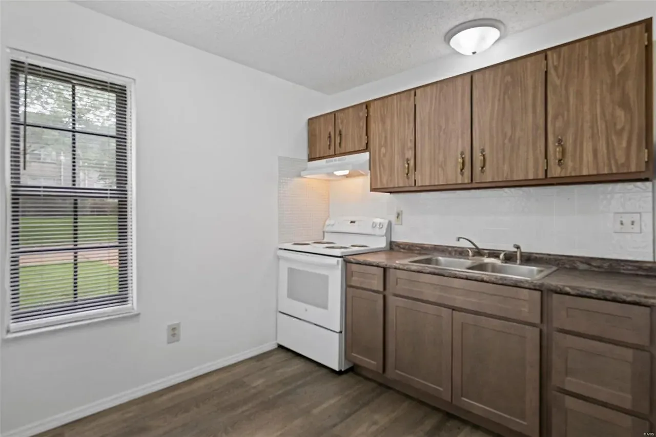 1 bed, 700 sqft, $925 — Photo 3