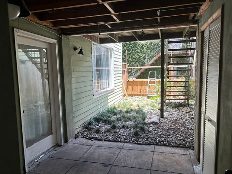 118 E Harris St — Photo 9