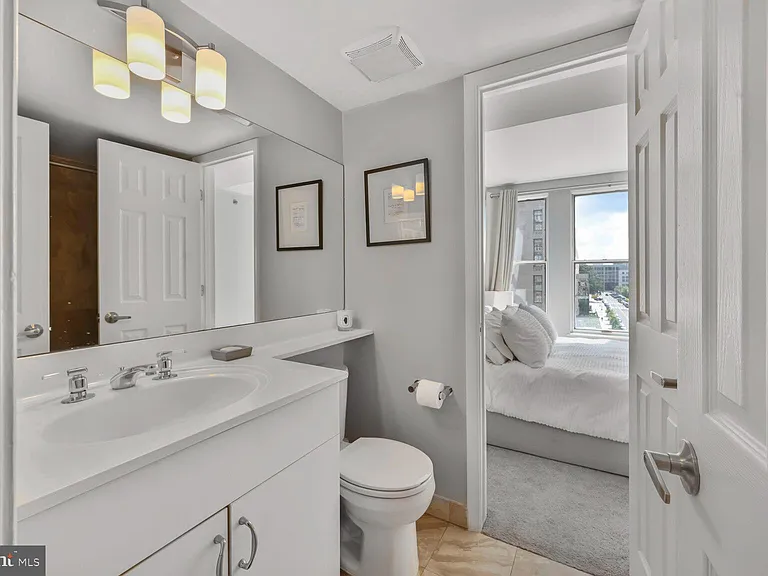601 Pennsylvania Ave NW #610 — Photo 13