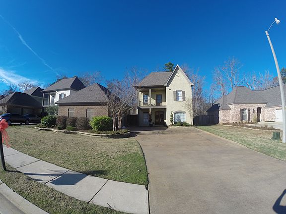 3rd image of 310 N Village Dr