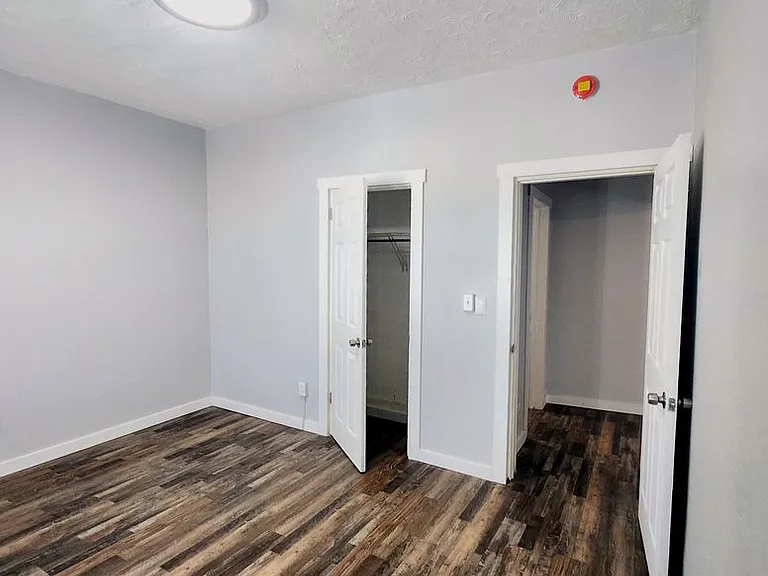 2228 N Astor St — Photo 6