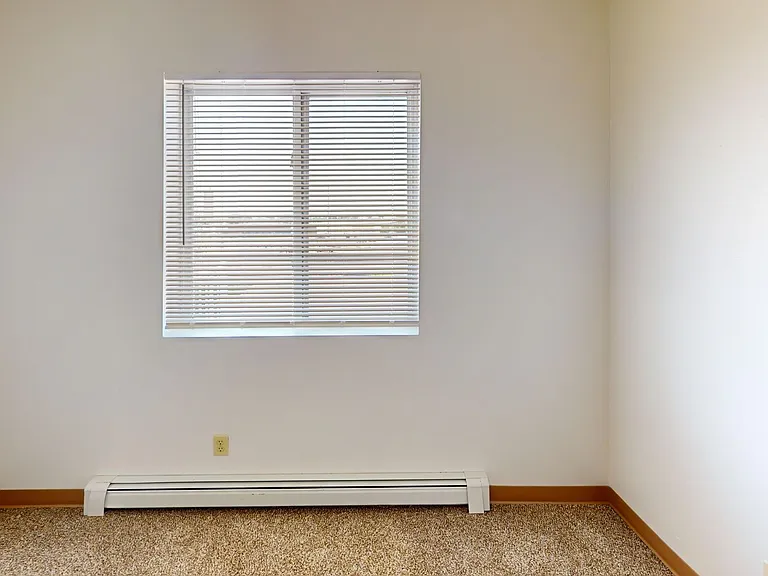 Dakota E & W Apartments — Photo 40