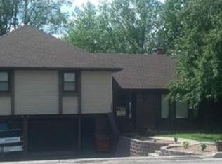 920 Elm St, Higginsville, MO 64037