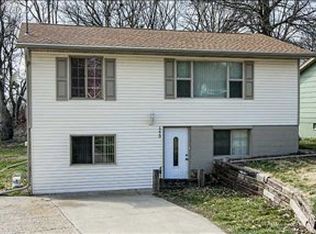 1220 E 35th Ct, Des Moines, IA 50317
