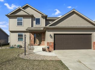 807 Cates Dr, Mahomet, IL 61853