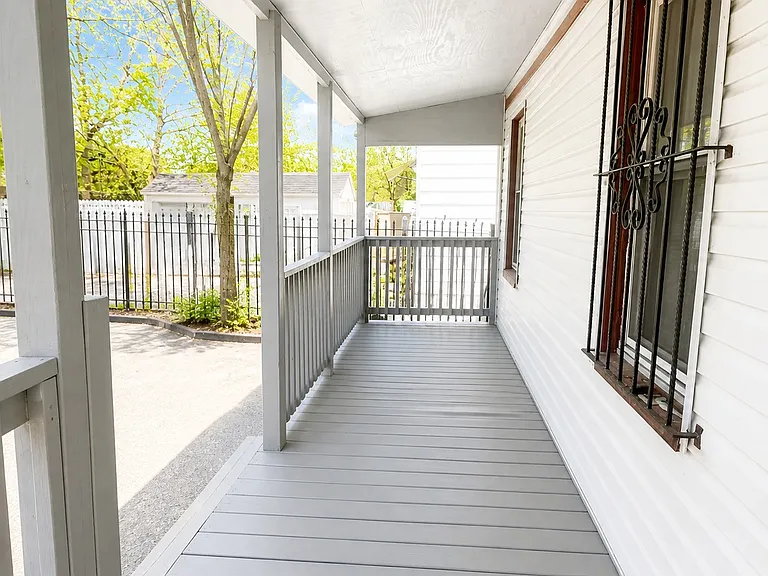 COVERED PORCH
