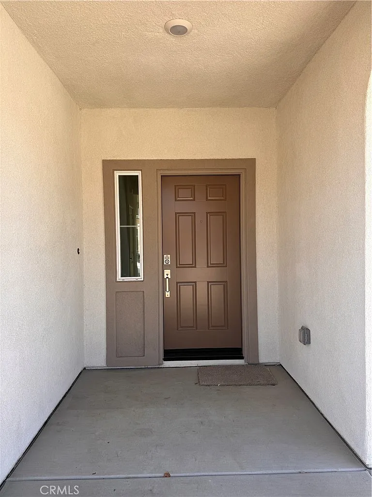 4 bed, 2300 sqft, $3,700 — Photo 3