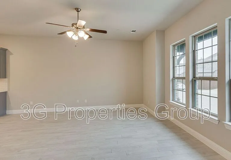 913 Ponds Edge Ln — Photo 5