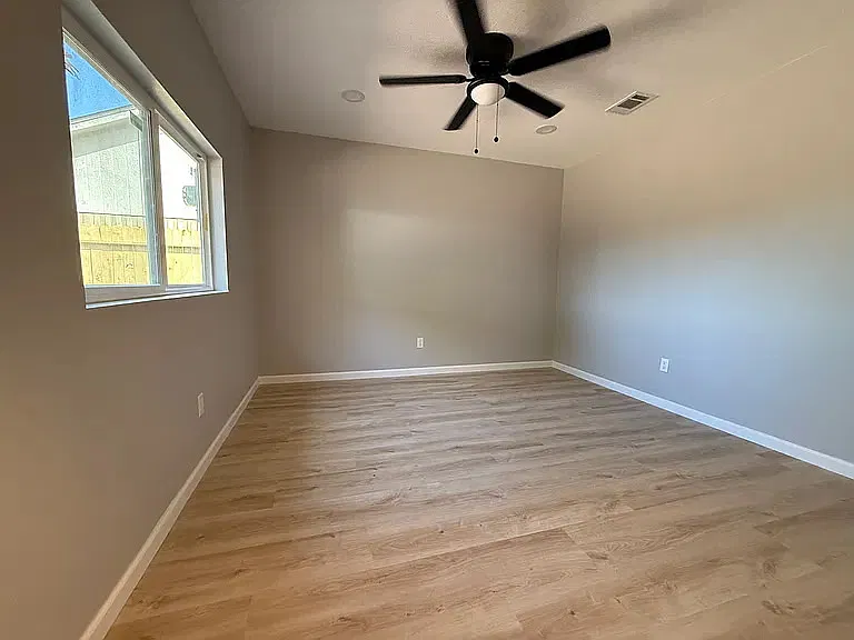 3 bed, 1221 sqft, $1,711 — Photo 3