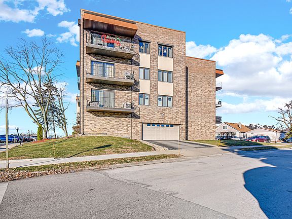 2nd image of 7100 W 95th St APT 111