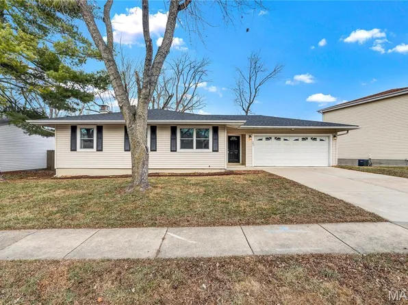 141 Oak Dr, Saint Peters, MO 63376