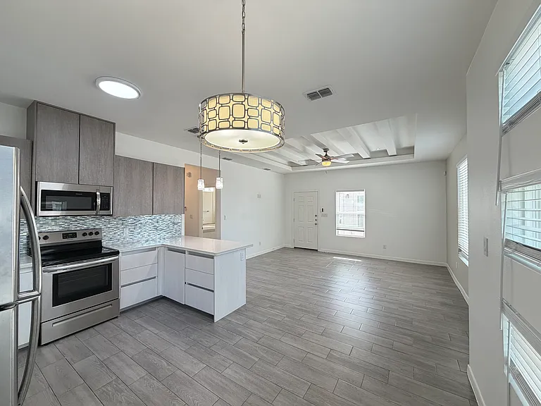 909 W Carmel Ave #2 — Photo 5