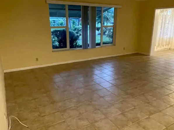 827 N North Drive Drive #D, Delray Beach, FL 33445