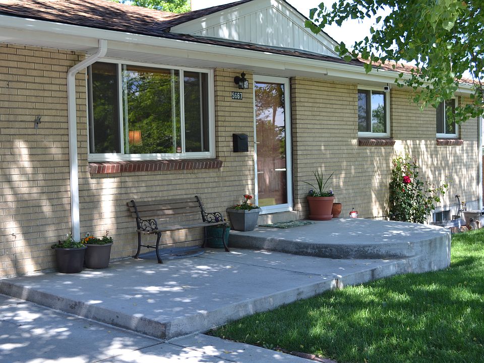 Great curb appeal!