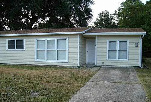 301 Newcastle Dr #A Photo 1
