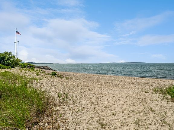 2nd image of 16 Peconic Hills Ct