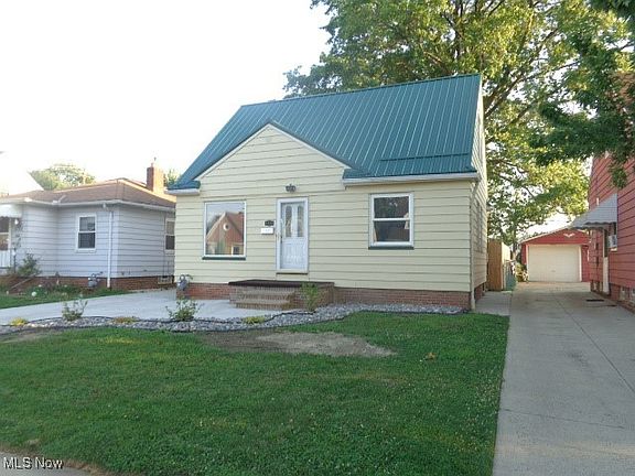 5th image of 8318 Pinegrove Ave