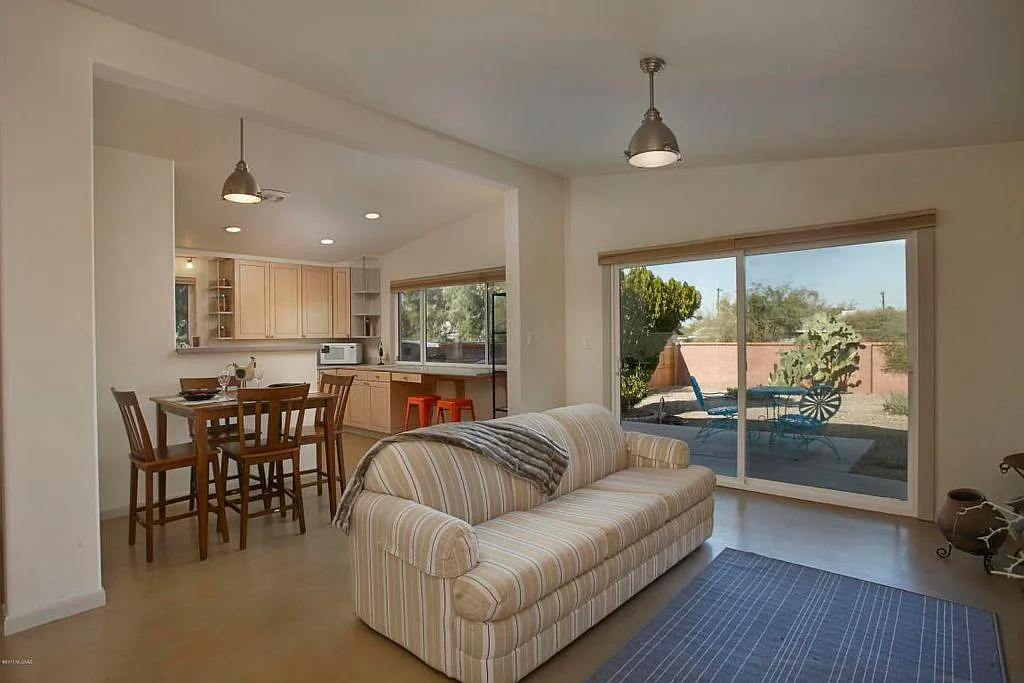 3 bed, 1400 sqft, $2,200 — Photo 1