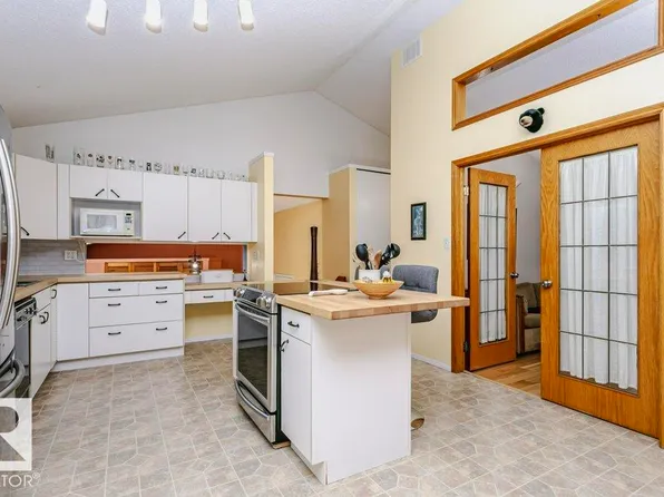 15004 103rd Ave NW, Edmonton, AB T5P 0N8