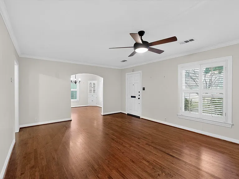 4810 Stanford Ave — Photo 5