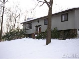 27 Meddaugh Rd, Pleasant Valley, NY 12569