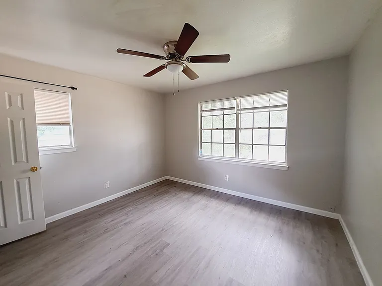 633 Rutgers Dr — Photo 17