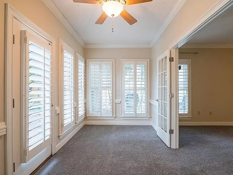 1009 Williamsburg Dr — Photo 23