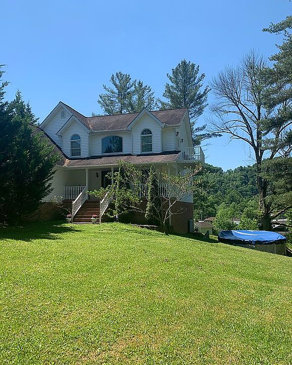 1st image of 147 Center Dr