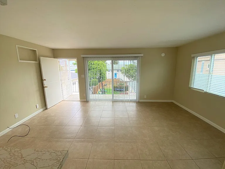1059-1061 Opal St — Photo 13