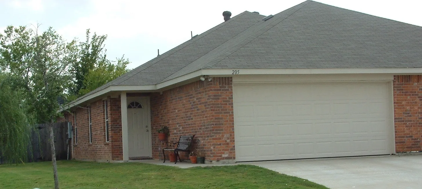 ROBIN205-07 — Photo 1